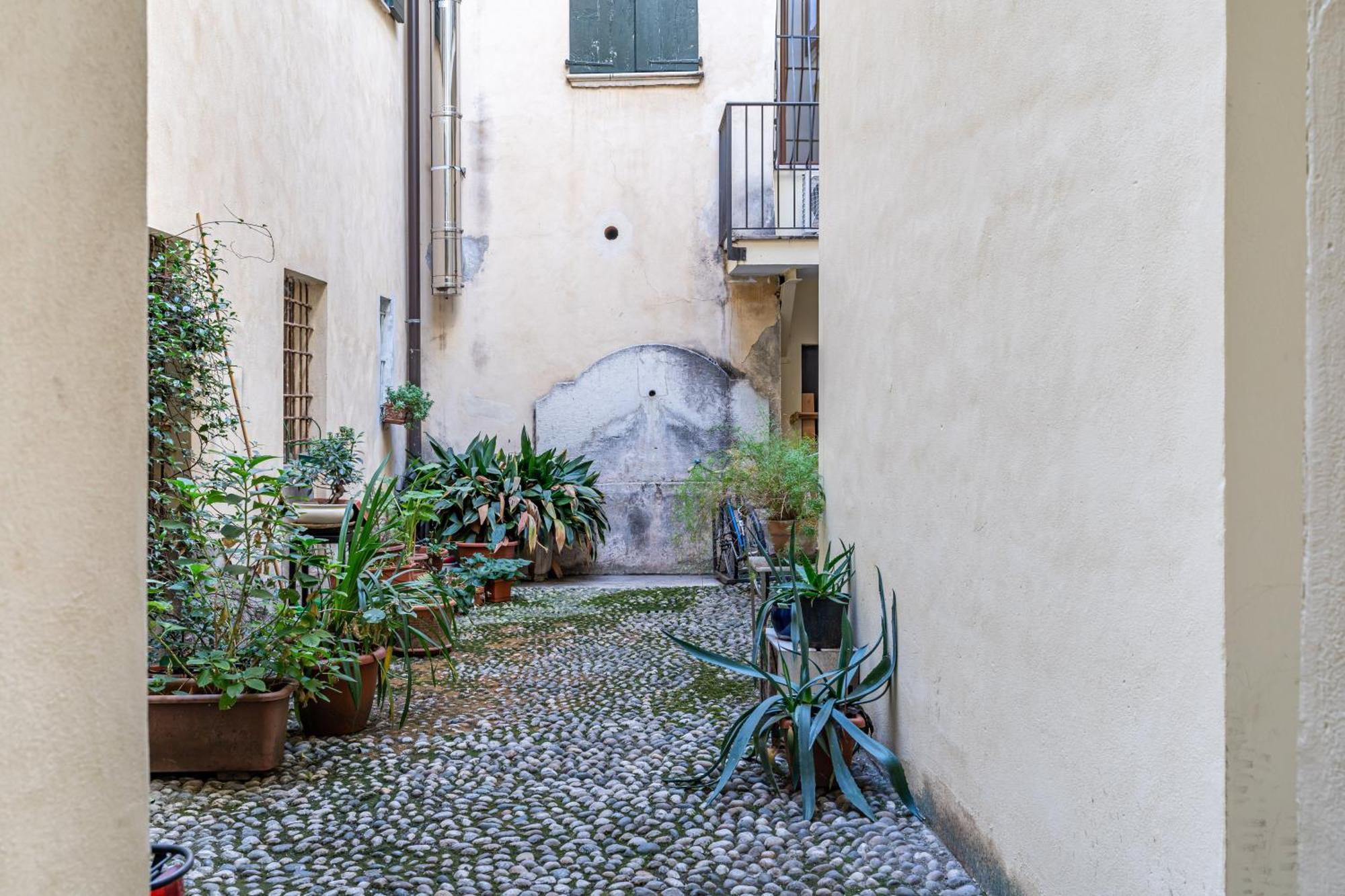 Casa San Faustino - Brescia Citycenter - By Host4U المظهر الخارجي الصورة
